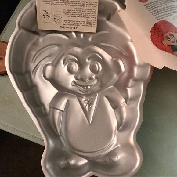 Vintage Wilton Trolls Aluminum Cake Pan - Picture 2 of 9